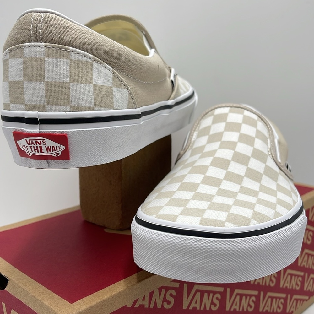 Vans Men’s Classic Slip-On
Color Theory Checkerboard
VN0A7Q5DBLL
Sneakers - Picture 9 of 16